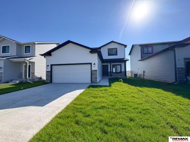 10526 S 76th Street, Lincoln, NE 68516