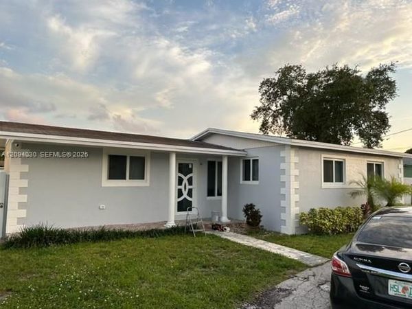 2310 NW 175th St , Miami Gardens, FL 33056
