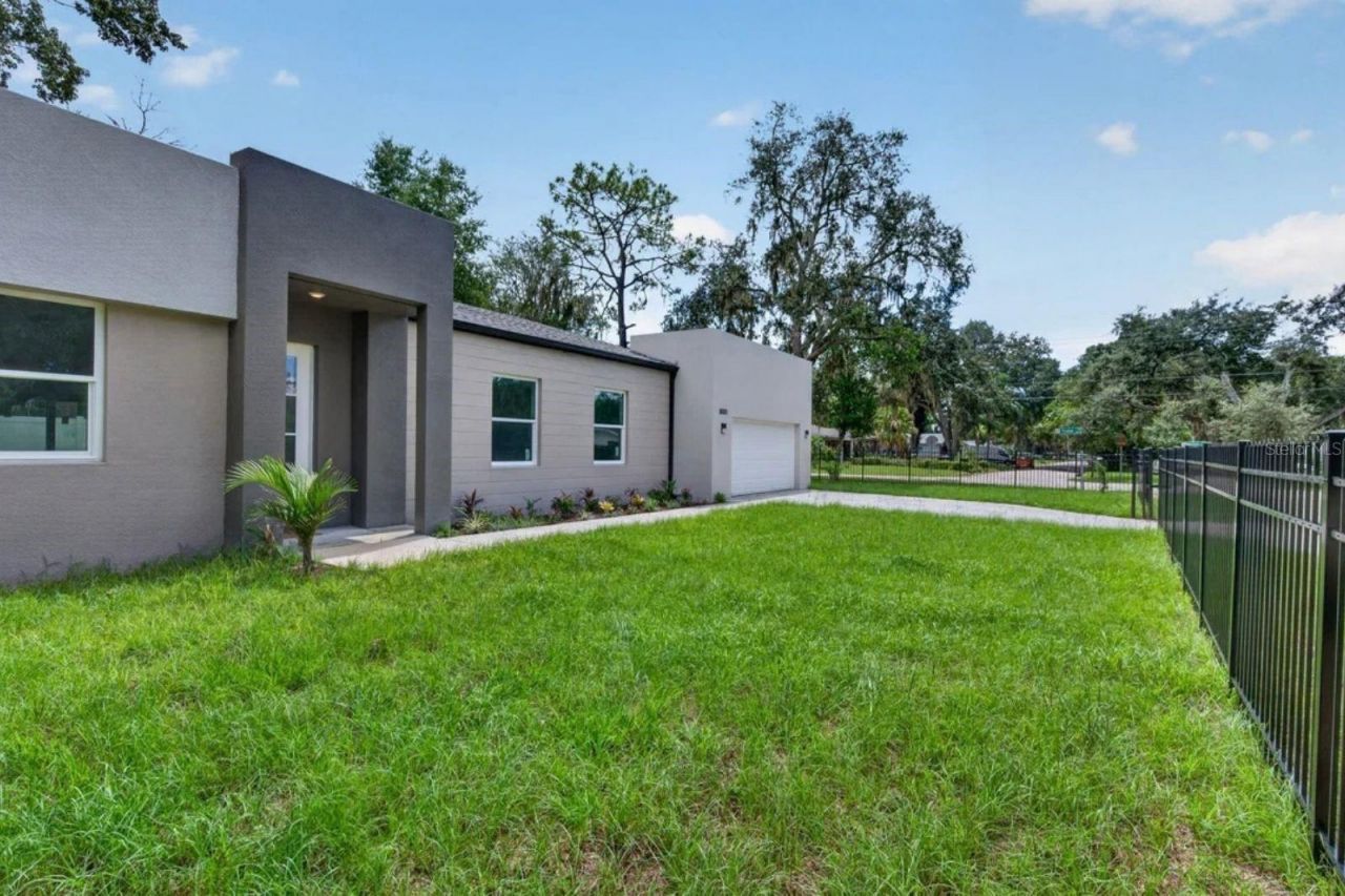 8003 Chaney Lane, Tampa, FL 33617 Photo