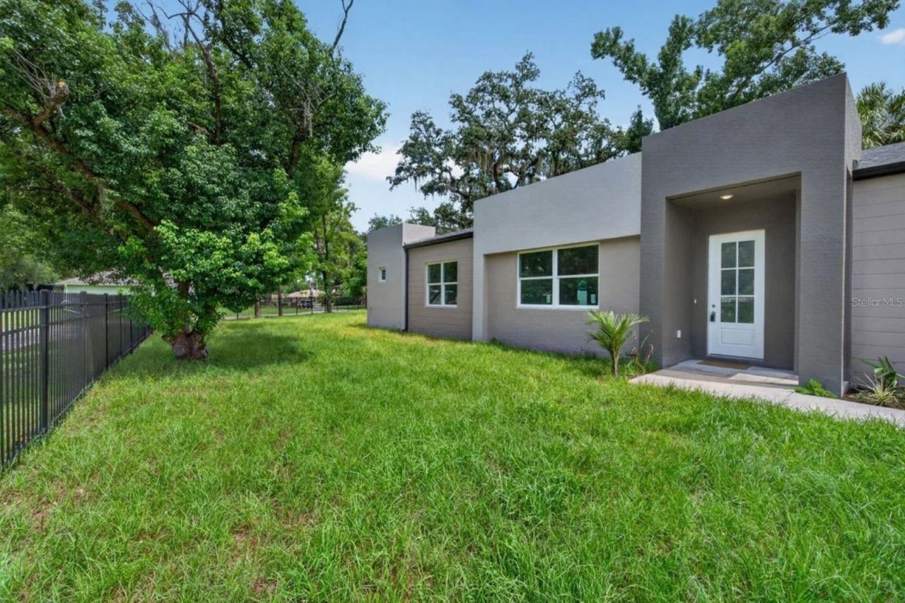 8003 Chaney Lane, Tampa, FL 33617 Photo