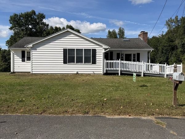 16 Bluemer Rd, Southampton, MA 01073