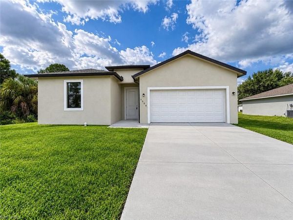 5004 Moon LN , LABELLE, FL 33935