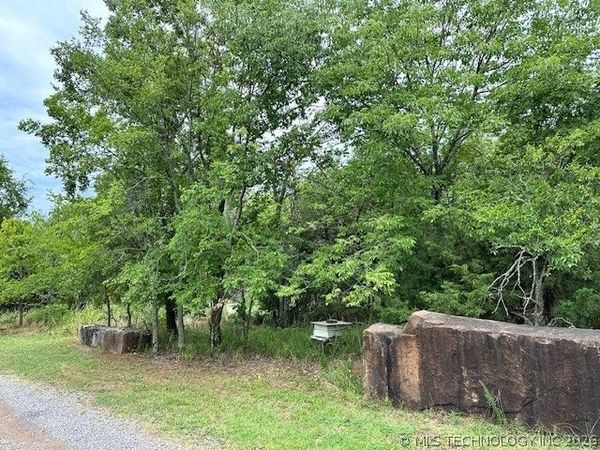 W 789 Road , Fort Gibson, OK 74434