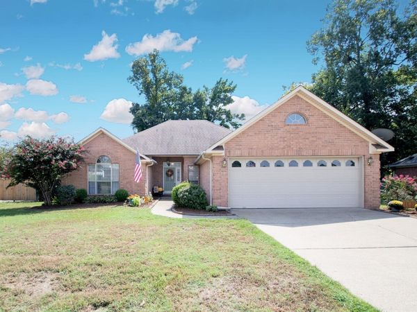 131 Deauville Drive, Maumelle, AR 72113