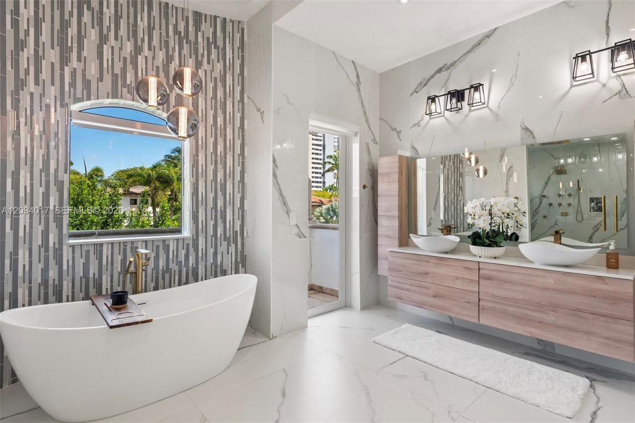 3442 NE 171st St , North Miami Beach, FL 33160 Photo