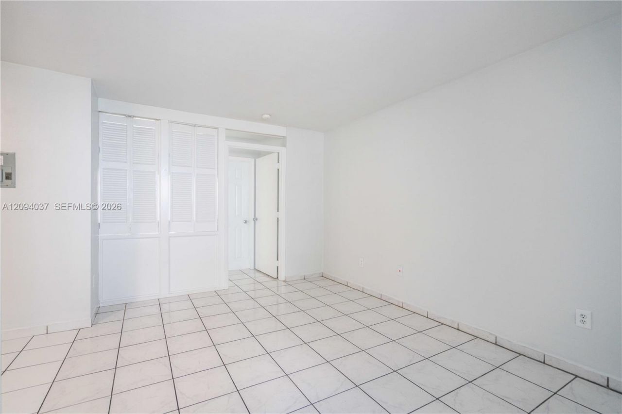260 Navarre Ave , Unit 11, Coral Gables, FL 33134 Photo