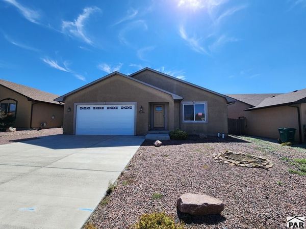 2306 Cliffmoor Ln, Pueblo, CO 81008