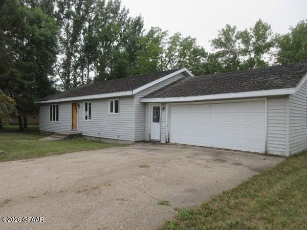 1029 ELM Avenue , Hallock, MN 56728