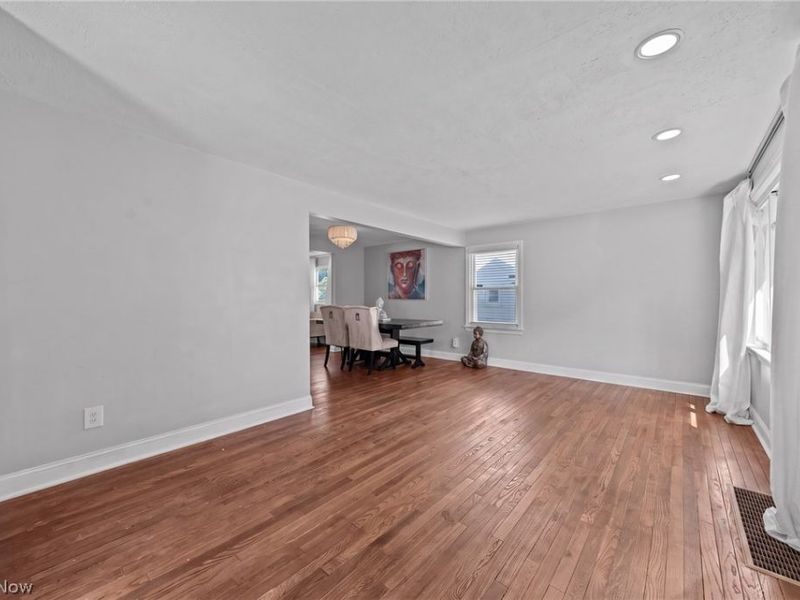 4527 Laurel Road, South Euclid, OH 44121 Photo 5