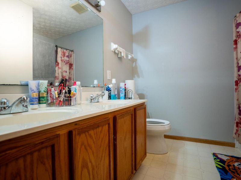 1816 Village Ridge Lane, Unit 39, Columbus, OH 43219 Photo 11