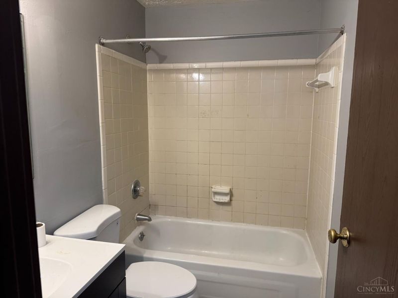 2431 Mustang Drive, Unit 15, Cincinnati, OH 45211 Photo 10
