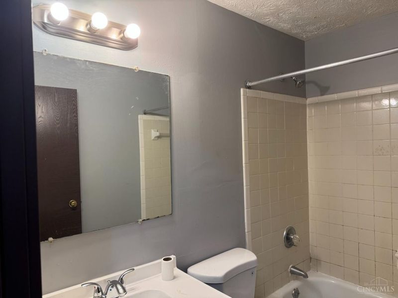 2431 Mustang Drive, Unit 15, Cincinnati, OH 45211 Photo 11