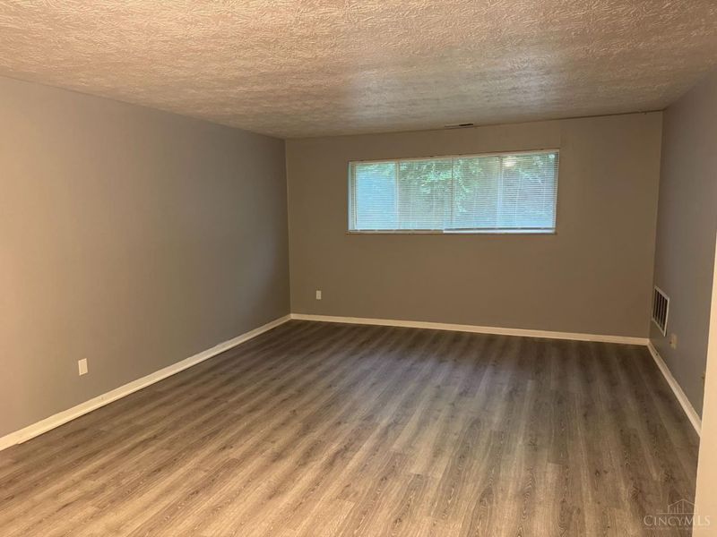 2431 Mustang Drive, Unit 15, Cincinnati, OH 45211 Photo 5