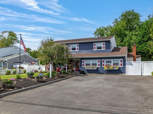 42 Ludlow Way , Oakdale, NY 11769