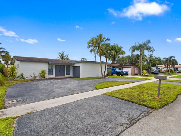 2000 NW 91ST Way, Sunrise, FL 33322