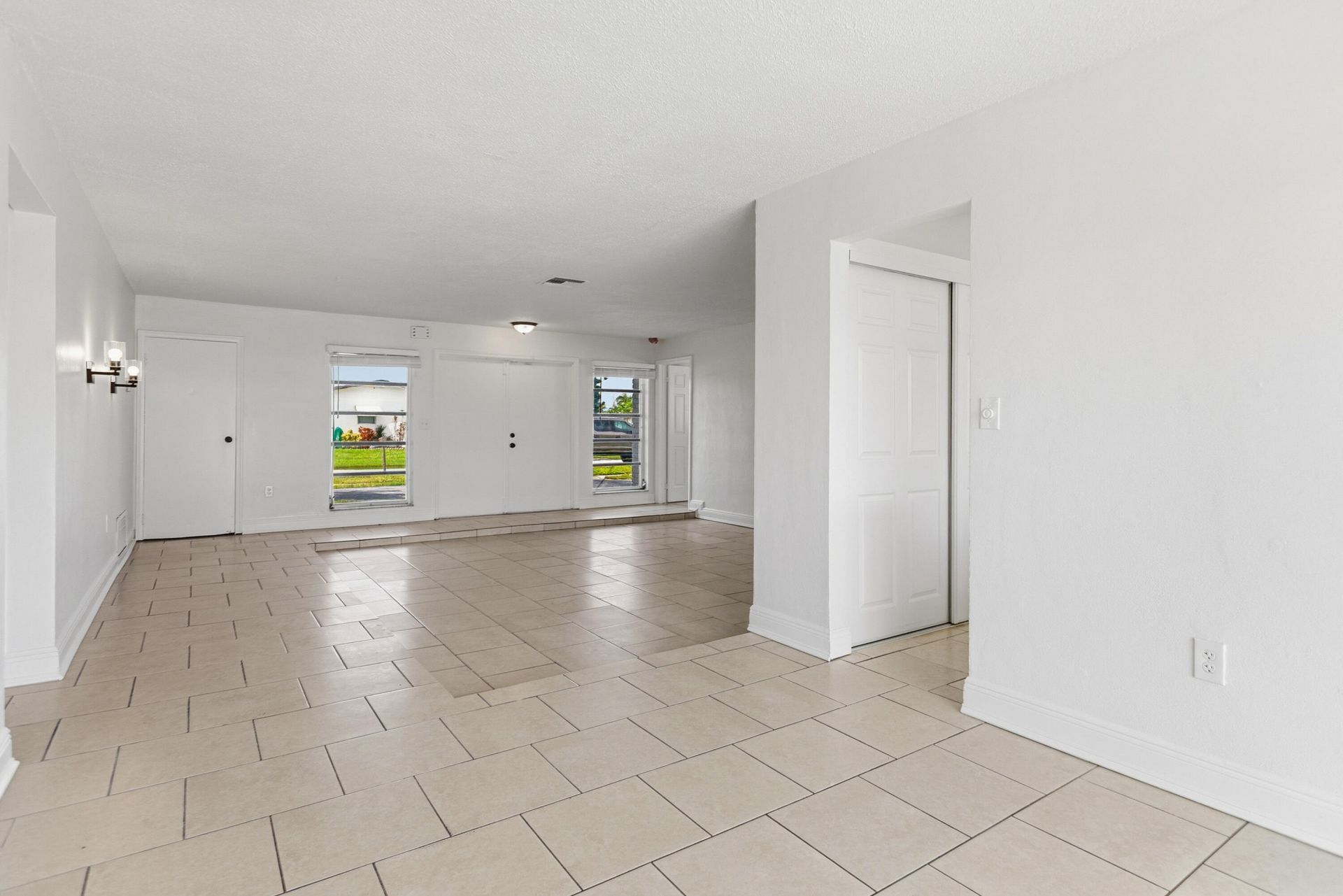 2000 NW 91st Way, Sunrise, FL 33322 Photo
