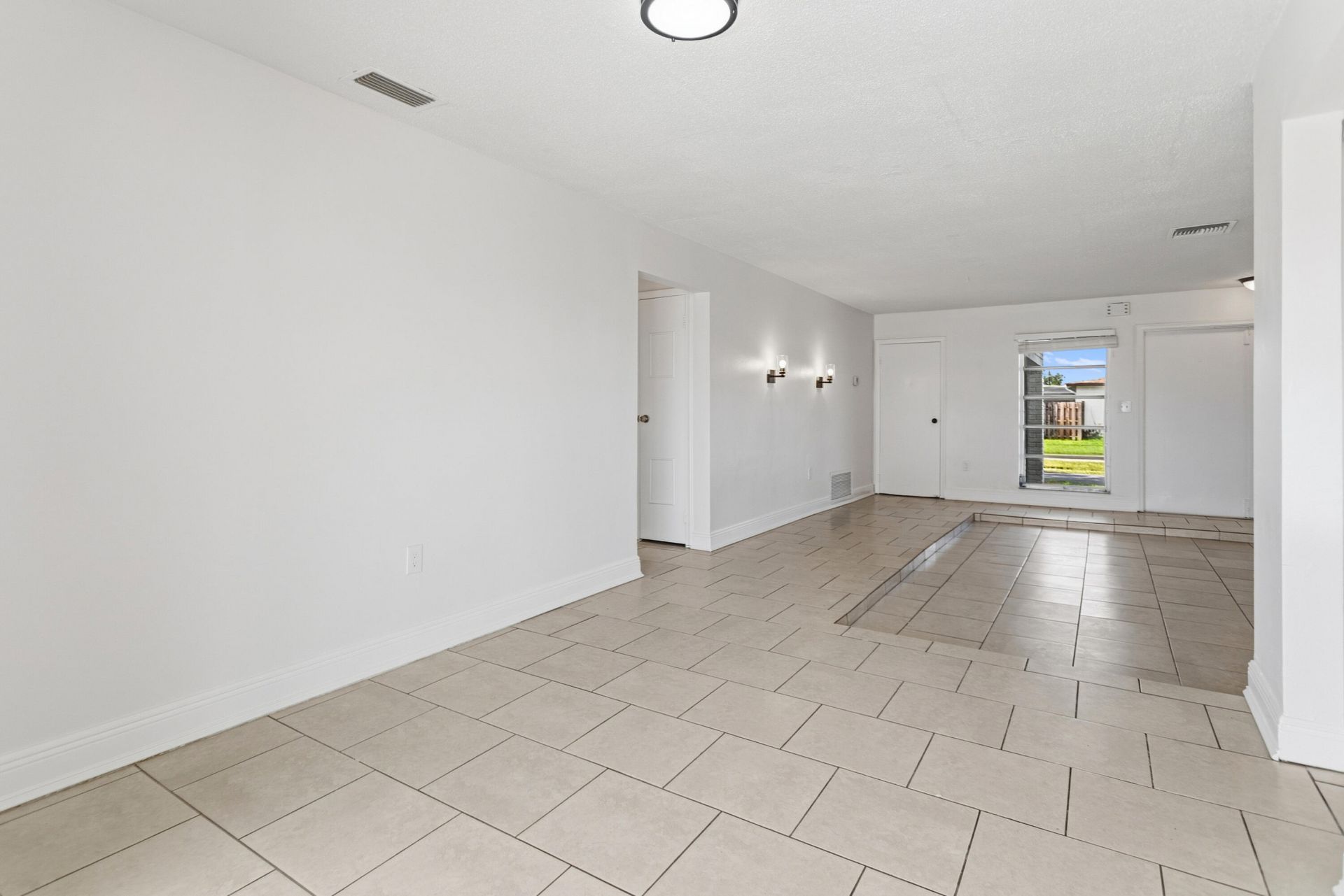 2000 NW 91st Way, Sunrise, FL 33322 Photo