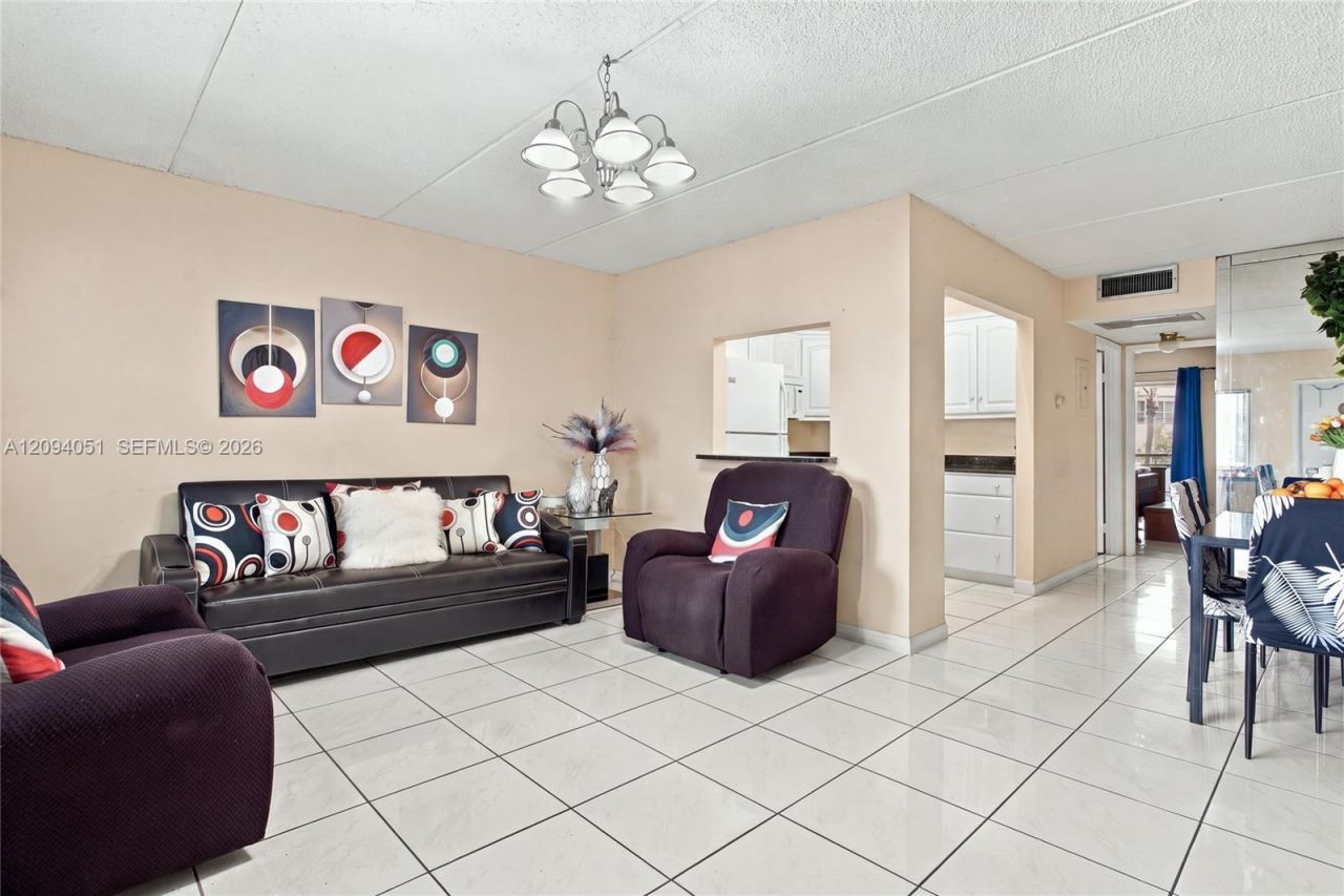 2200 Springdale Blvd, Unit 209, Palm Springs, FL 33461 Photo