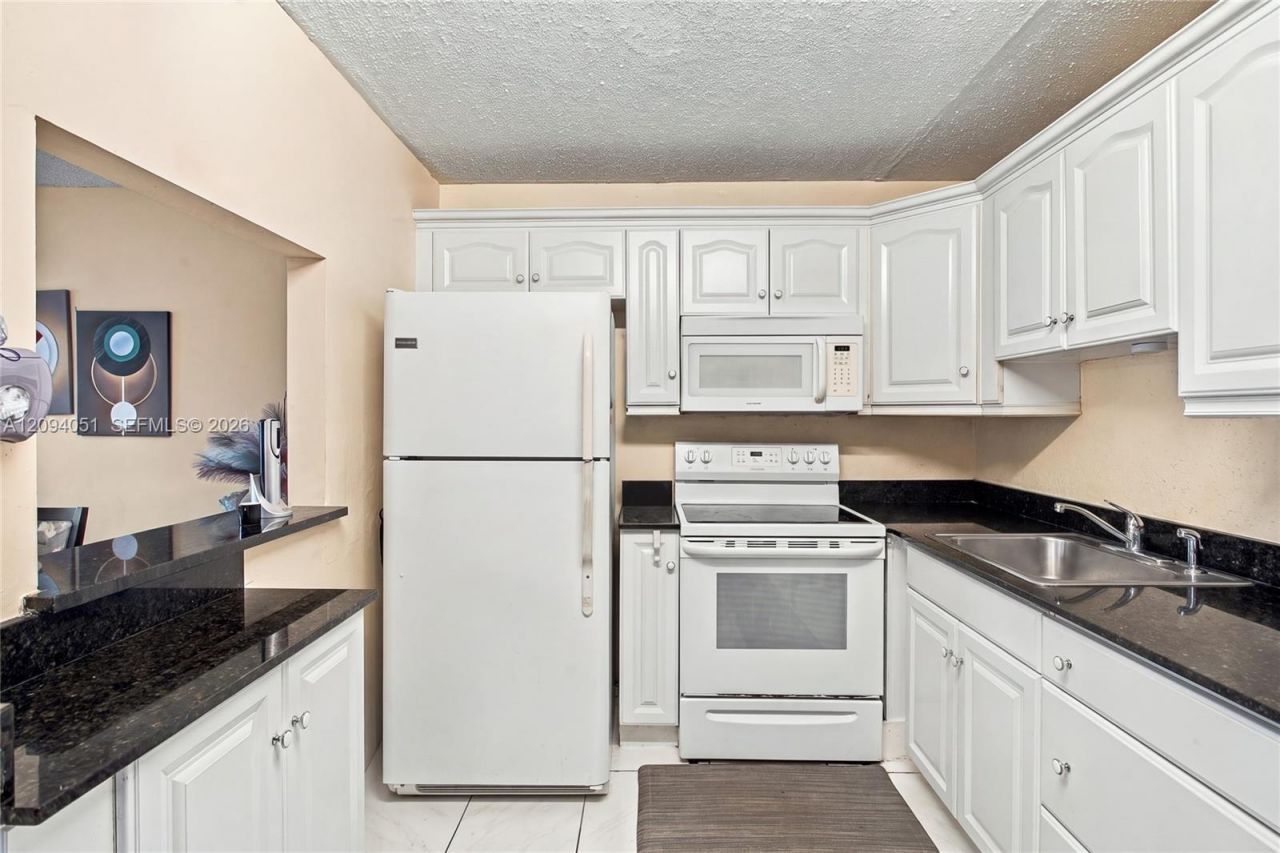 2200 Springdale Blvd, Unit 209, Palm Springs, FL 33461 Photo