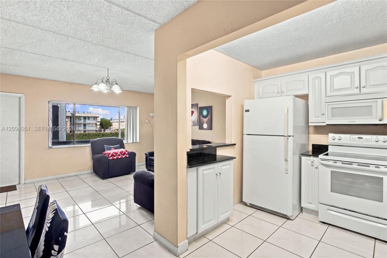 2200 Springdale Blvd, Unit 209, Palm Springs, FL 33461 Photo