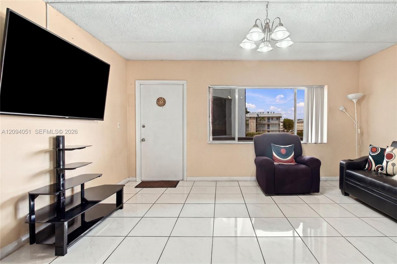 2200 Springdale Blvd, Unit 209, Palm Springs, FL 33461 Photo