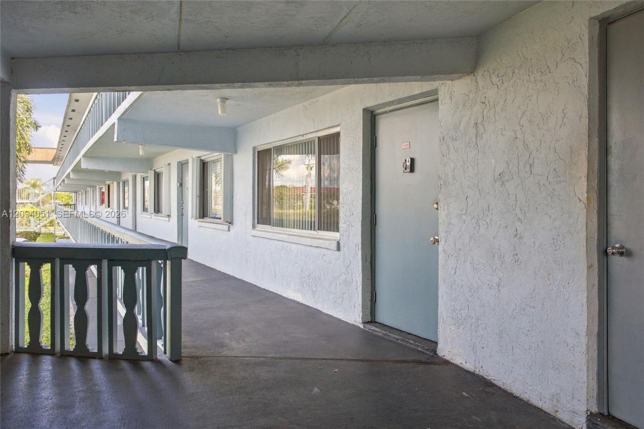 2200 Springdale Blvd, Unit 209, Palm Springs, FL 33461 Photo