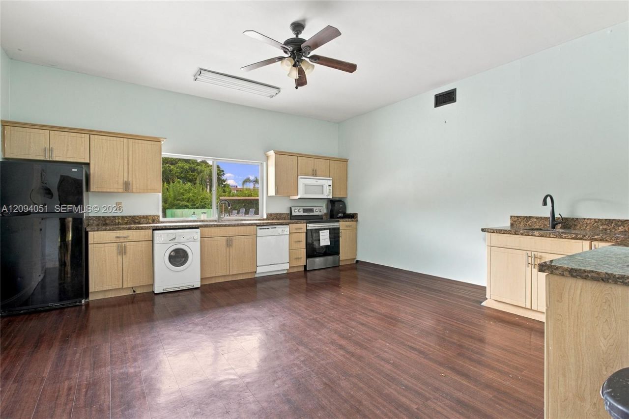 2200 Springdale Blvd, Unit 209, Palm Springs, FL 33461 Photo