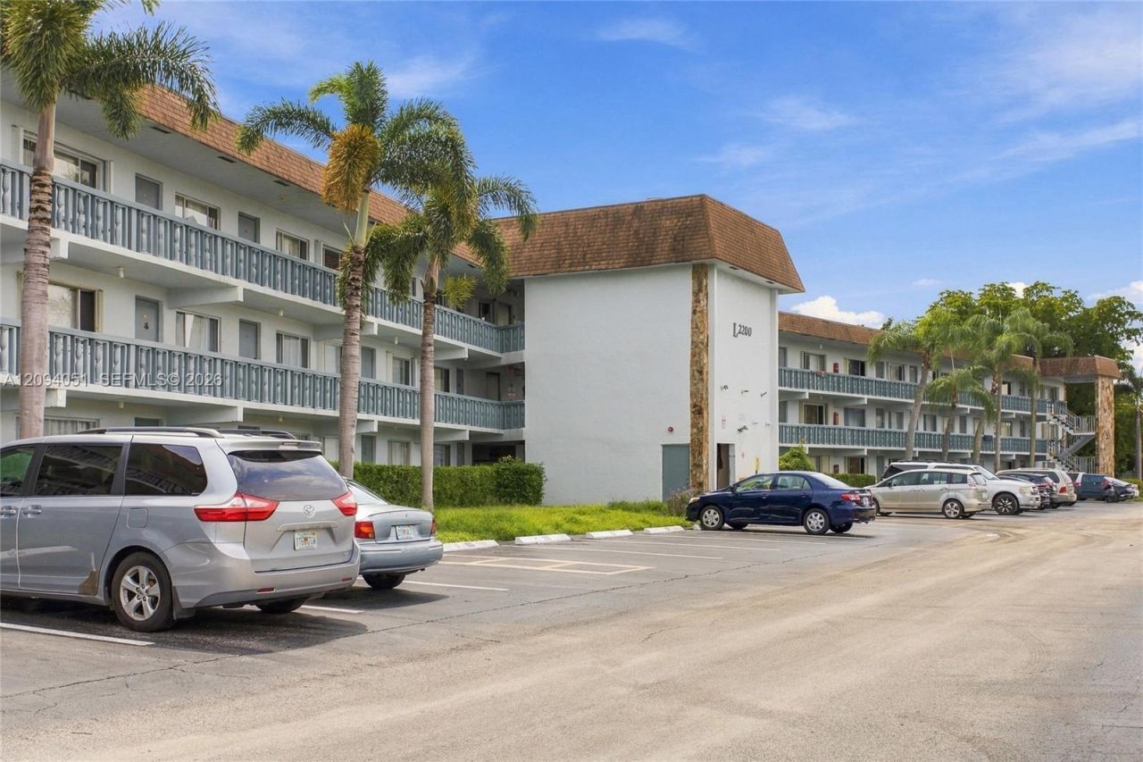 2200 Springdale Blvd, Unit 209, Palm Springs, FL 33461 Photo
