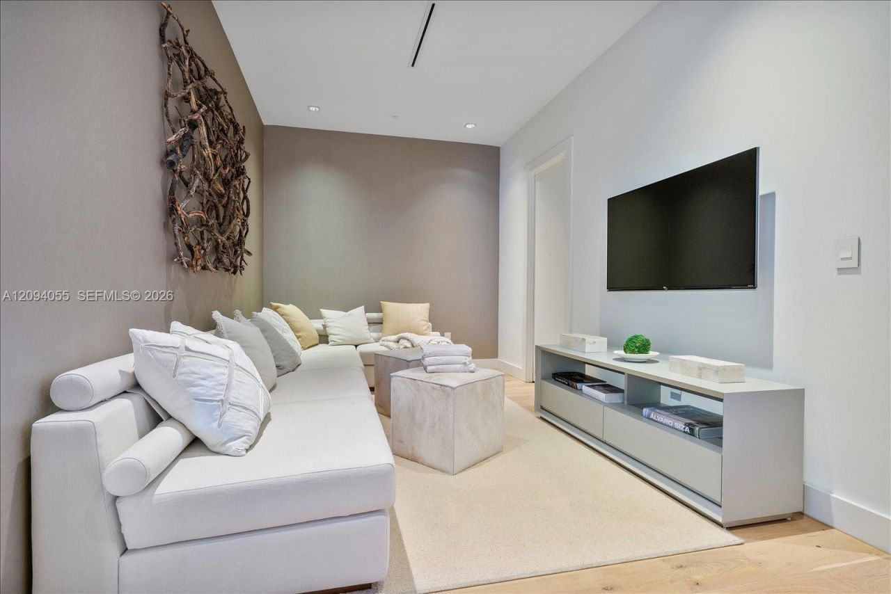 102 24th St , Unit PH-1607, Miami Beach, FL 33139 Photo