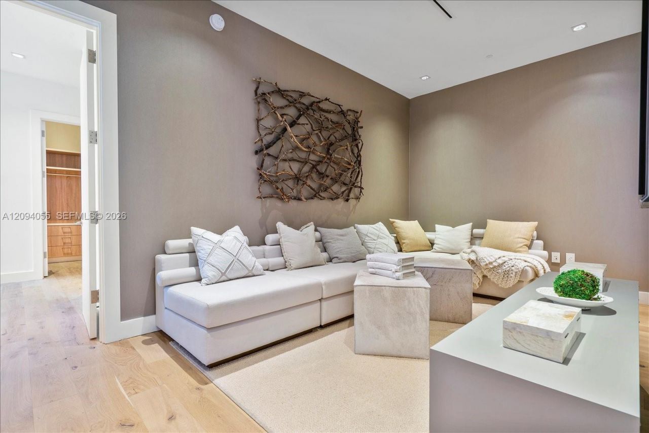 102 24th St , Unit PH-1607, Miami Beach, FL 33139 Photo
