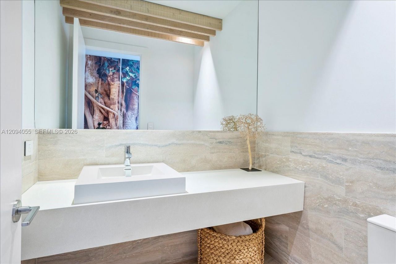 102 24th St , Unit PH-1607, Miami Beach, FL 33139 Photo