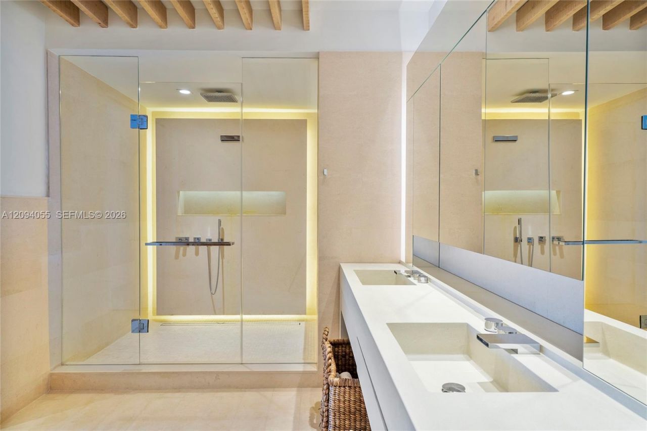 102 24th St , Unit PH-1607, Miami Beach, FL 33139 Photo