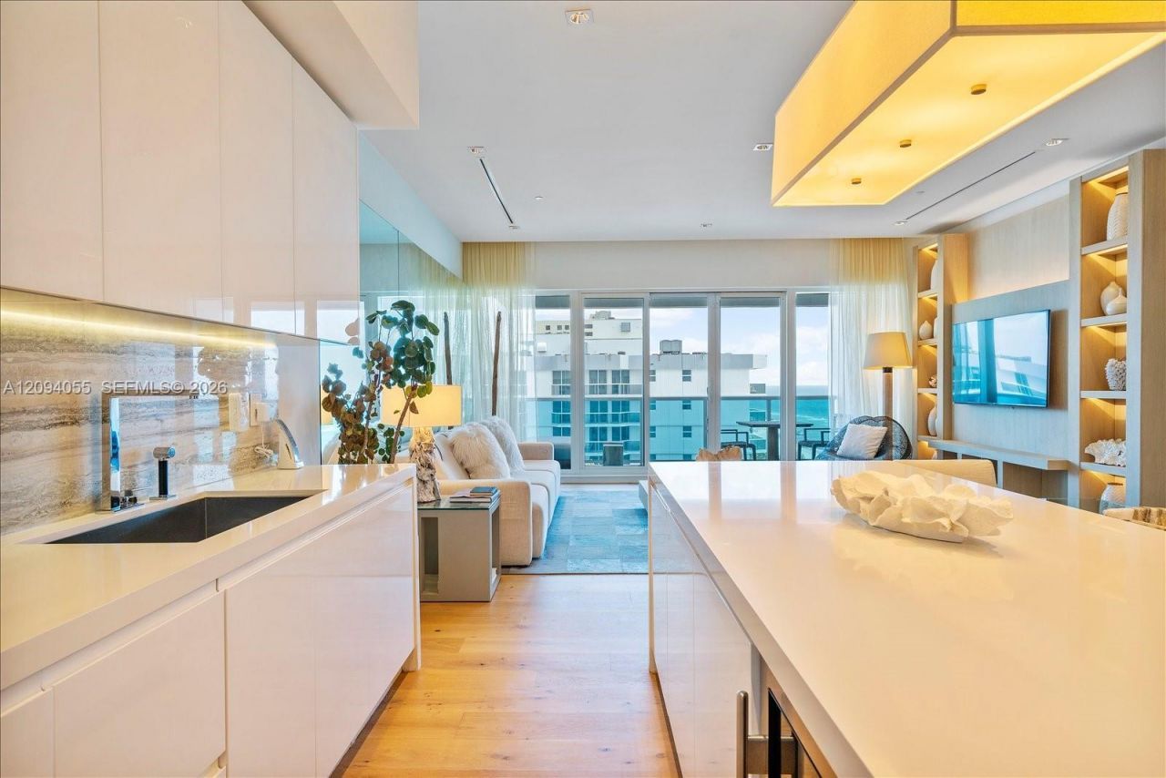 102 24th St , Unit PH-1607, Miami Beach, FL 33139 Photo