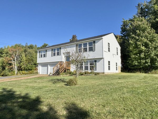 25 Forest Hill , Bucksport, ME 04416