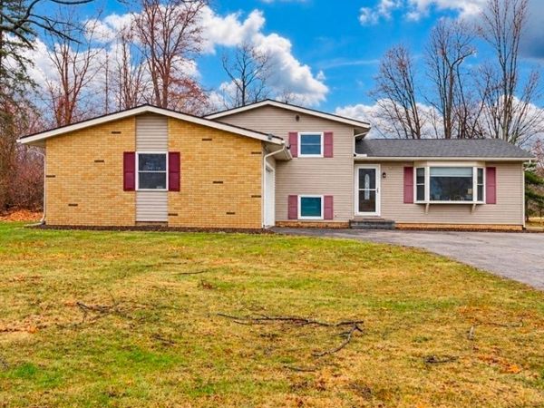 2261 E Turkeyfoot Lake Road, Akron, OH 44312