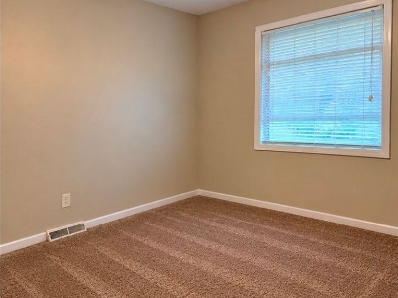 2261 E Turkeyfoot Lake Road, Akron, OH 44312 Photo 8