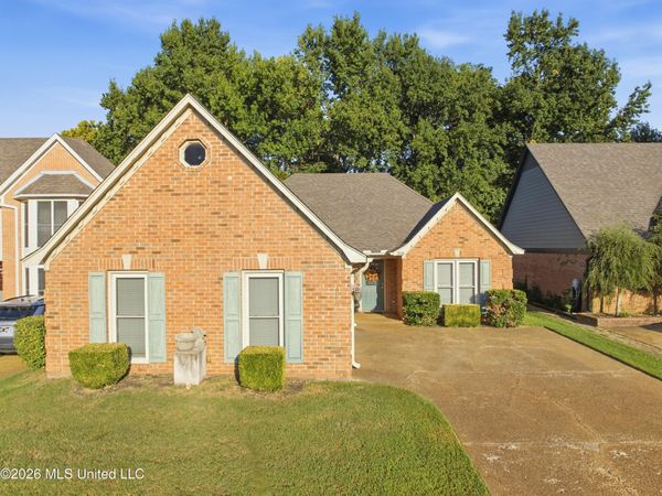 358 Fairway Oaks Drive, Hernando, MS 38632