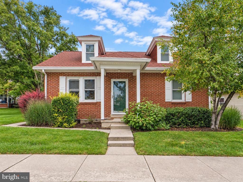 255 NICHOLS STREET , LEESPORT, PA 19533