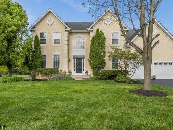 81 Crestview Dr, Clinton, NJ 08809