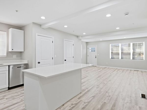 61 Parker St, Unit 2, Springfield, MA 01151