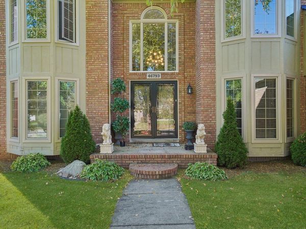 46793 Springwood Drive, Macomb, MI 48044