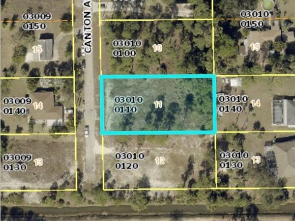 402 Canton AVE , LEHIGH ACRES, FL 33972