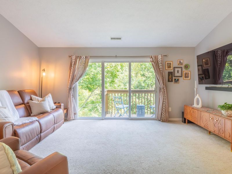 6334 Edgecreek Lane, Columbus, OH 43231 Photo 4