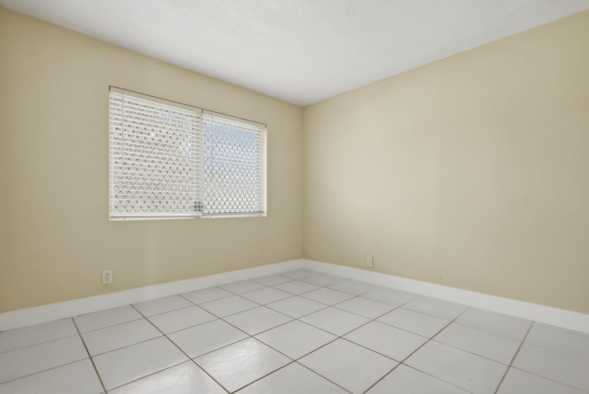 5480 NW 11th Street, Unit 102, Plantation, FL 33313 Photo
