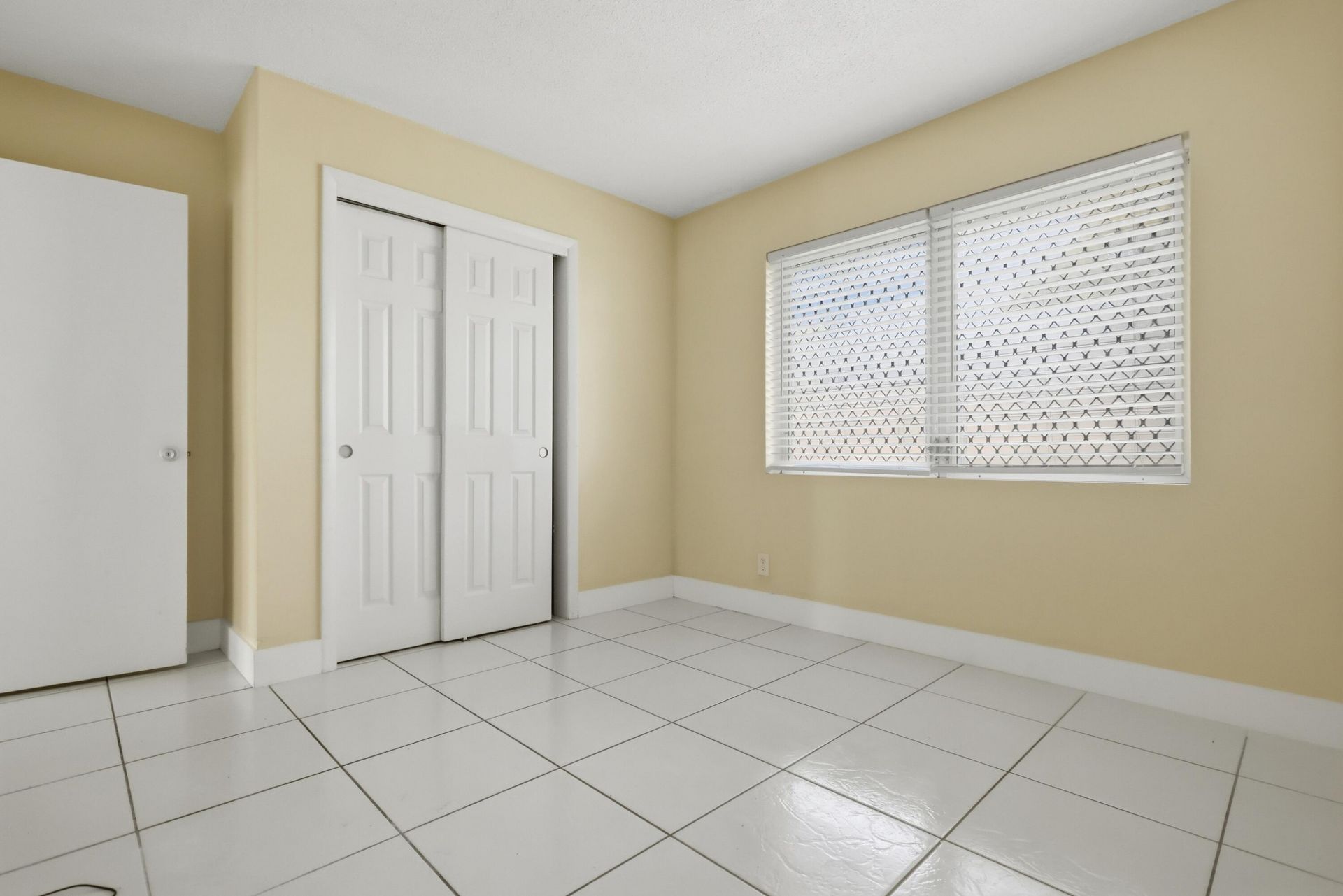 5480 NW 11th Street, Unit 102, Plantation, FL 33313 Photo