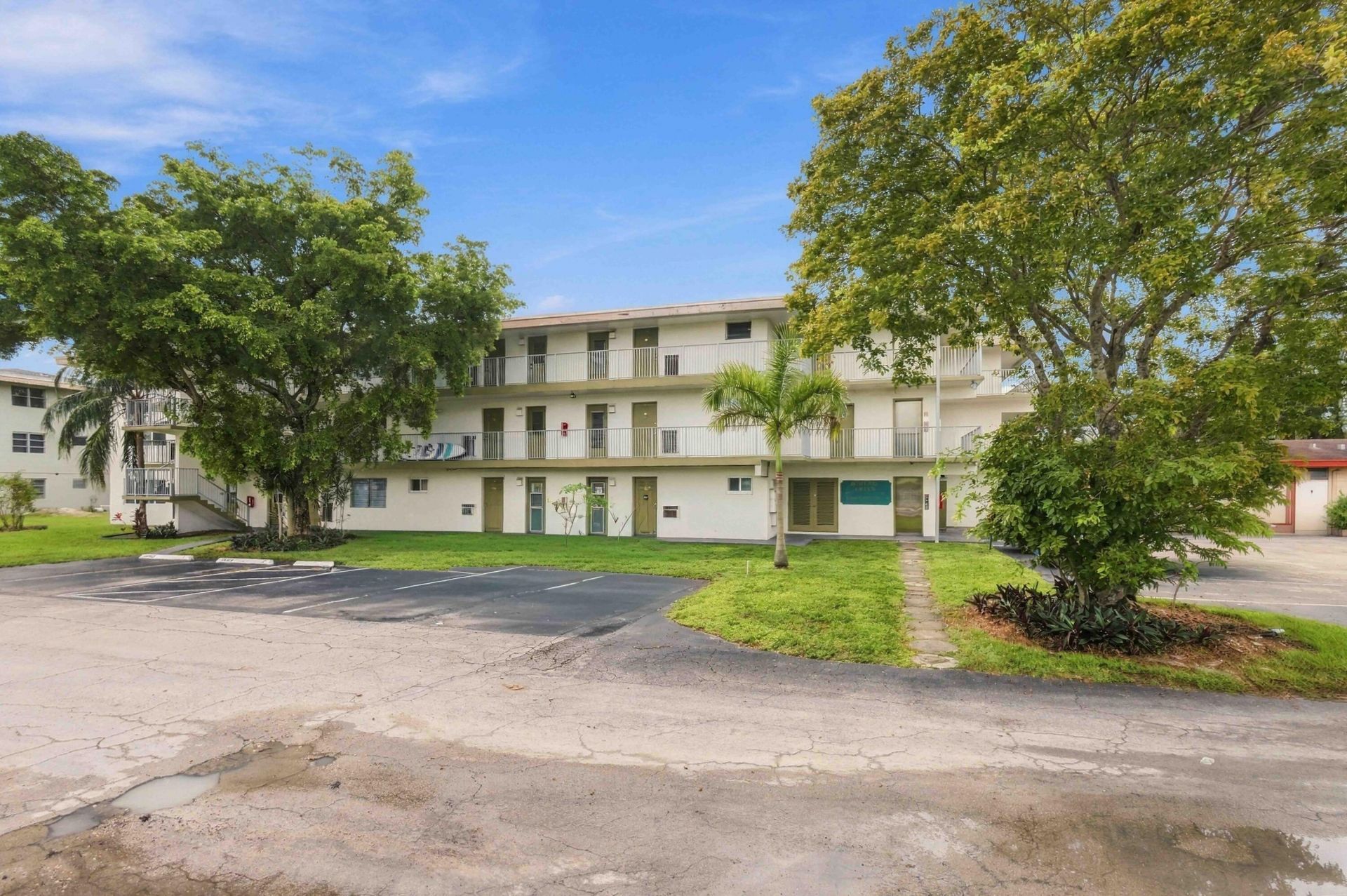 5480 NW 11th Street, Unit 102, Plantation, FL 33313 Photo
