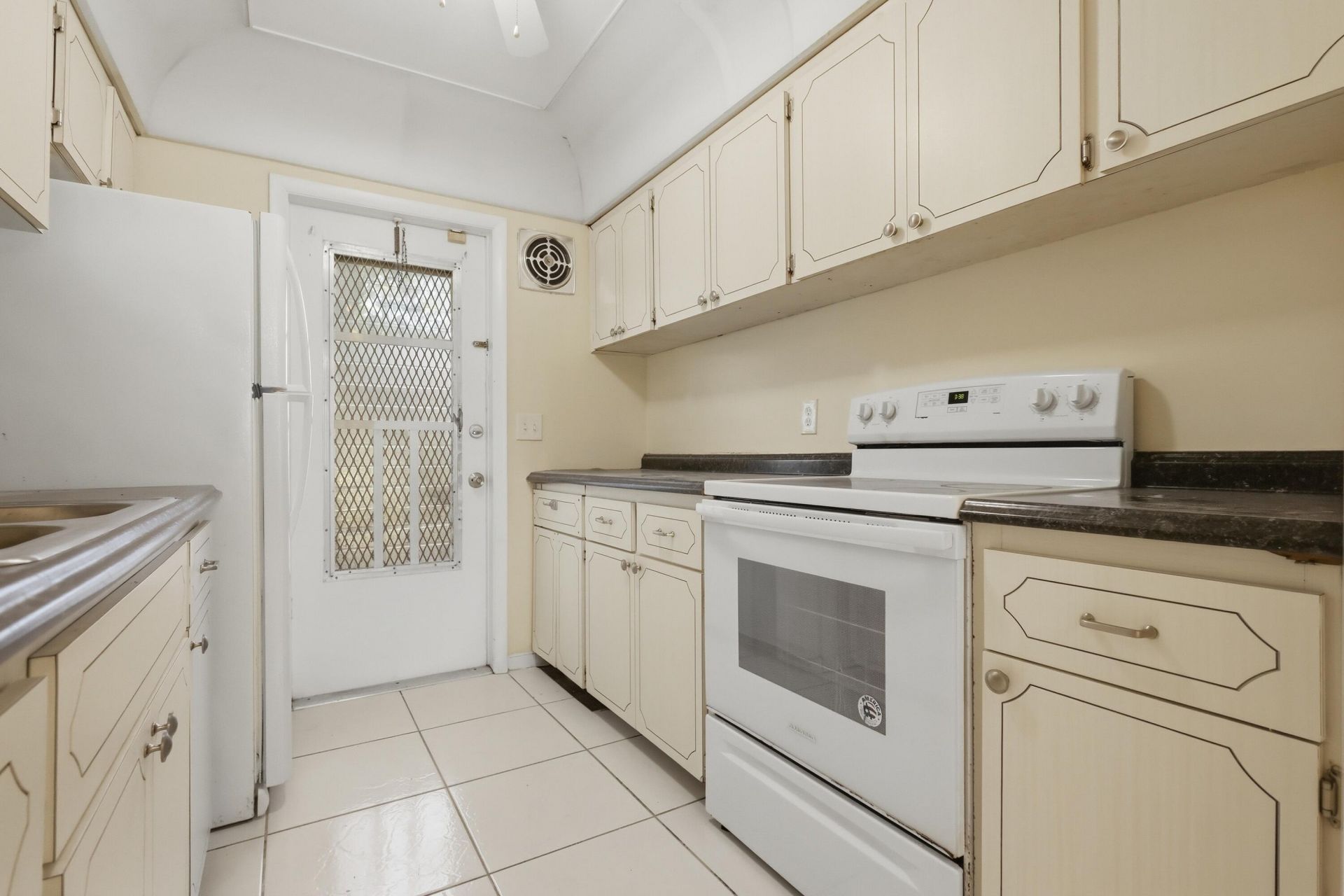 5480 NW 11th Street, Unit 102, Plantation, FL 33313 Photo