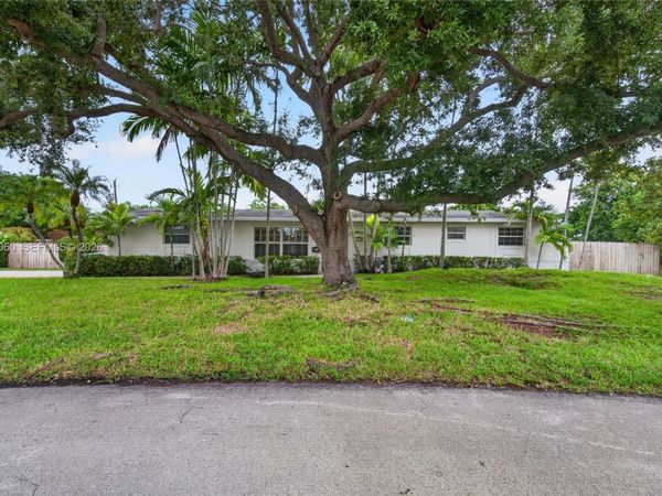 17435 SW 109th Ct , Miami, FL 33157