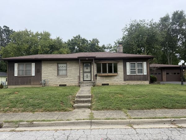 16 Lincoln Avenue, Brownsburg, IN 46112