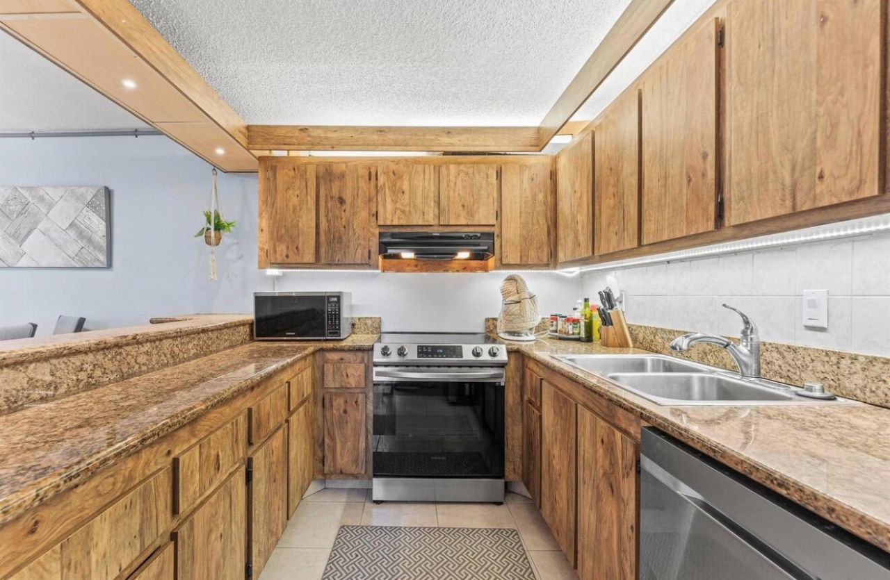 632 Springdale Circle, Palm Springs, FL 33461 Photo